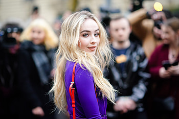 Sabrina Carpenter in Public, Celebrity, Sabrina Carpenter, blonde, singer, music HD wallpaper