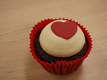 Happy Valentines My Beautiful Friends, red velvet cake, graphy, love, romantic, heart, friends, valentines day HD wallpaper