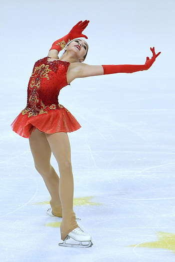 Alina Zagitova, Captivating , Artistic expressions, Stunning visuals HD phone wallpaper