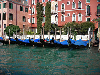 Venice channel, Italian canal, Gondola traditional boat, Cultural experience HD wallpaper