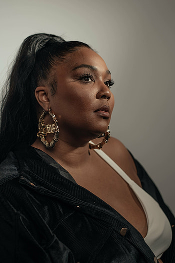 The Chart Show, Lizzo HD phone wallpaper