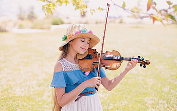 Little Girl with Violin, little girl, music, violin, hat HD wallpaper