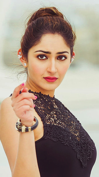Sayesha Saigal, Beautiful Heroine HD phone wallpaper