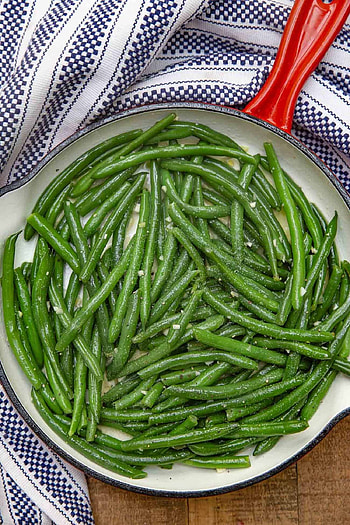 Sauted green beans, Flavorful side dish, Burst of green, Quick and delicious HD phone wallpaper