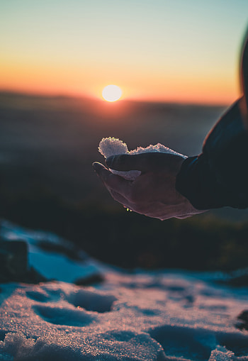 Nature, Sunset, Twilight, Snow, Hand, Miscellanea, Miscellaneous, Dusk HD phone wallpaper