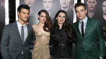 Stephenie Meyer, Supernatural Thrills, Readers, Hartford Courant HD wallpaper