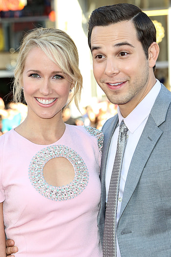 Skylar Astin, Pitch Perfect stars, Engaged, Teen Vogue HD phone wallpaper