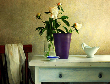 Simplicity, chair, purple vase, table, fabric, vase, china creamer, still life, flowers, white table HD wallpaper