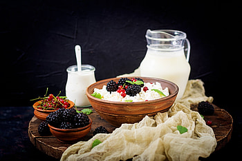 Food, yogurt, milk, fruits HD wallpaper