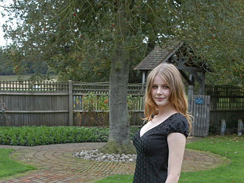 Rachel Hurd-Wood, model, Rachel Hurd Wood, blonde, actress, tree, woman, English, babe, lady HD wallpaper