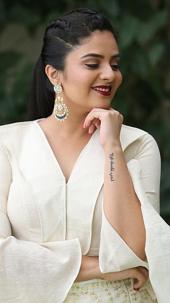 Sreemukhi, telugu actress, model HD phone wallpaper