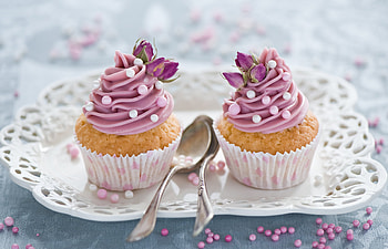 Beautiful cupcake, , Tempting dessert, Sweet delight HD wallpaper