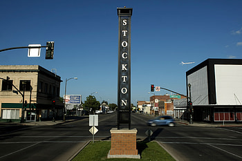 Stockton travels, Financial troubles, Bankruptcy concerns, KQED analysis HD wallpaper