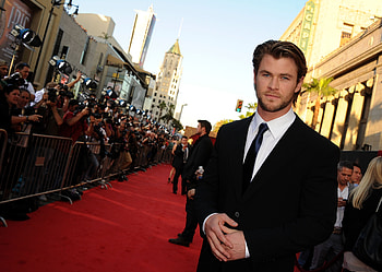 Chris Hemsworth, Red Carpet HD wallpaper