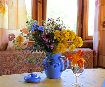 Colors and beauty, colorful, table, room, graphy, window, colors, beautiful, beauty, still life, day, glass, nature, flowers, different HD wallpaper