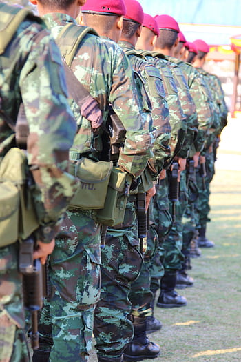 A group of soldiers in camouflage uniforms with berets line up outdoors, holding rifles. HD phone wallpaper