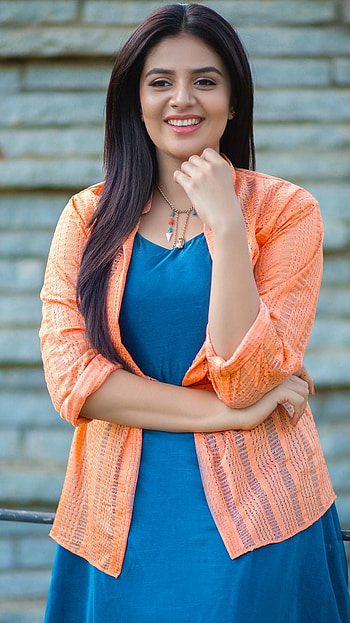 Sreemukhi, telugu actress, anchor HD phone wallpaper