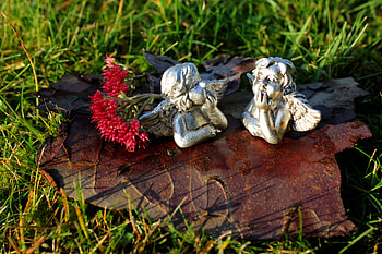 ๑๑ Talking about Christmas ๑๑, red flowers, small, statue, together, wings, garden, grass, fresh, angels, pretty, christmas, love, green, silver, nature, lovely, forever HD wallpaper
