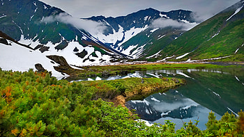 Glaciated valley, Kamchatka, Russia, valley, snow, deep, bay, beautiful, lake, hills, peninsula, glacier, reflection, ice HD wallpaper