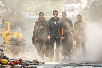 Doctor Strange Stark Wong And Bruce Banner In Avengers Infinity War, doctor-strange, iron-man, avengers-infinity-war, 2018-movies, movies HD wallpaper