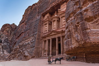 Discover the awe-inspiring Treasury at Petra, a symbol of ancient architecture. HD wallpaper