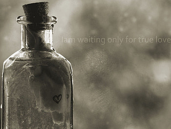 I'M WAITING ONLY FOR TRUE LOVE, significance, bw, wp, bottle, message, creative, love, heart, idea HD wallpaper