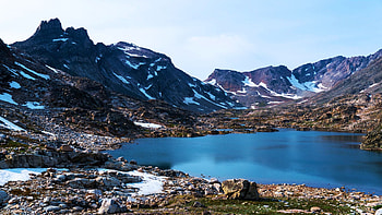 A hidden lake in the Absaroka Beartooth Wilderness, Montana, landscape, sky, mountains, usa HD wallpaper