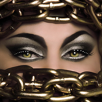 Golden Chains, chain, fashion, model, eyes, face, beauty, female HD wallpaper