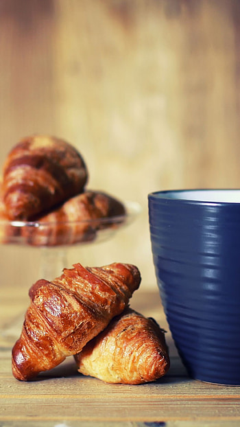 Croissant , Top backgrounds, High quality, Tasty treats HD phone wallpaper