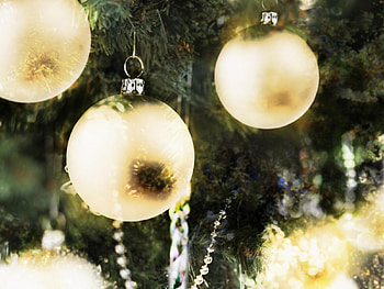 Christmas balls, gold, beauty, xmas, shine, hollidayes, golden, merry christmas, magic, balls, holliday, happy new year, christmas, light, green, ball, lights, three, lovely HD wallpaper