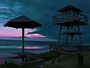 Summer night over the beach, night, sea, umbrellas, beach, summer, purple, darkness, over, clouds, nature, sky, water, ocean HD wallpaper