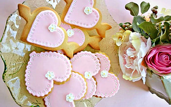 Valentine's Day cookies, cooky, sweet, dessert, food, valentine, rose, pink, day, flower, heart, arrow HD wallpaper