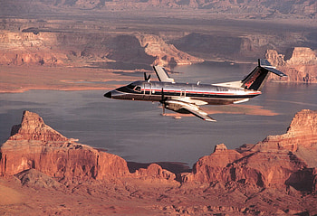 SkyWest Airlines Travels, Exceptional service, Reliable connections, Air travel excellence HD wallpaper