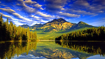 Mountain lake, peaks, refelction, nice, shore, trees, greenery, amazing, Canada, beautiful, rocks, lake, park, mountain, summer, cliffs, pretty, clouds, nature, sky, lovely HD wallpaper