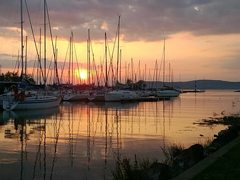 Harbour Sunset, sailboats, Sunset, reflection, harbor, lake HD wallpaper