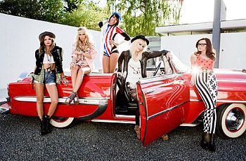 babes and car, sexy, heels, babe, legs HD wallpaper