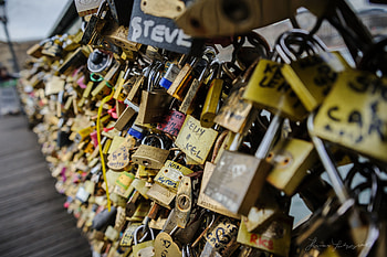Lover's Bridge, Paris, Pont des Arts, Love locks graphy HD wallpaper