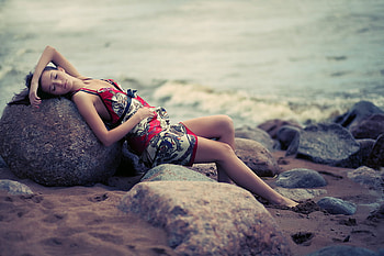 Lulled by the sound of the waves.., relaxing, beautiful, girl, calm, beauty, beach HD wallpaper