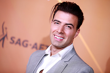 Jencarlos Canela in Hollywood, Exciting projects, CNN interview, Rising star HD wallpaper