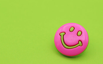 smiley, green background, positive, smile concepts, mood concepts, purple smiley HD wallpaper