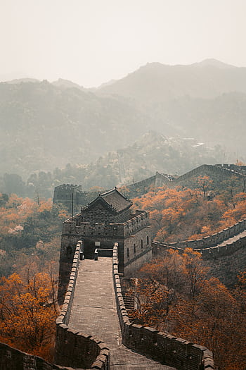 Scenic view of the Great Wall of China surrounded by autumn foliage and foggy mountains. HD phone wallpaper