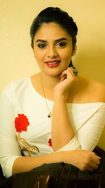 Sreemukhi, telugu actress, model HD phone wallpaper
