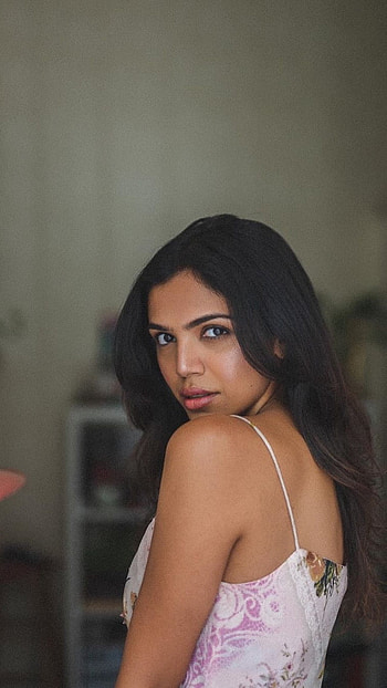 Shriya Pilgaonkar, Actress HD phone wallpaper