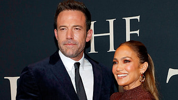Jennifer Lopez and Ben Affleck, Sweet airport moment, Celeb couple, Romantic sighting HD wallpaper