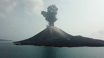 Anak Krakatau eruption, Aerial footage, Volcanic power, Spectacular explosion HD wallpaper