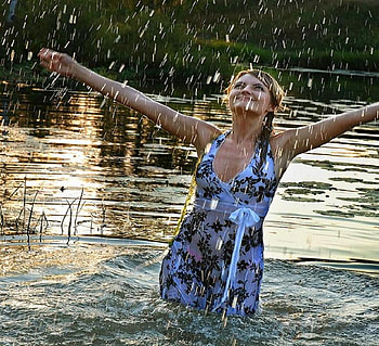 Girl in rain, girl, model, rain, cheer HD wallpaper