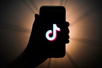 Parental control on TikTok, Protect your children, Monitor content, Safe online environment HD wallpaper