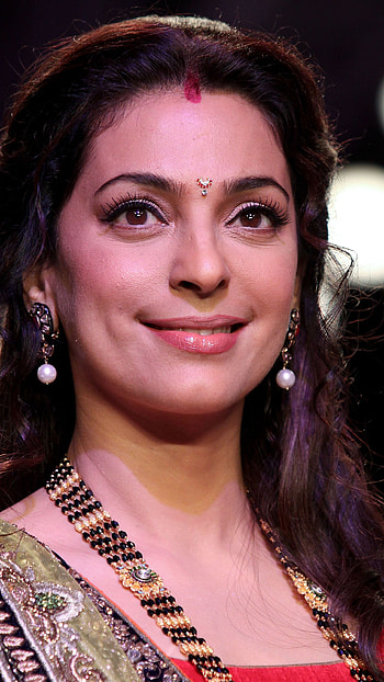 Juhi Chawla, bollywood actress, saree lover HD phone wallpaper