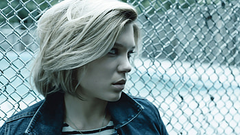 Lea Seydoux, Blonde, Fence profile view, French actress HD wallpaper