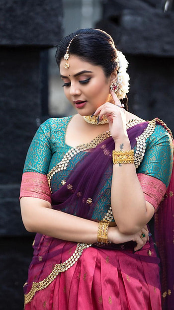 Sreemukhi, telugu actress, saree lover HD phone wallpaper